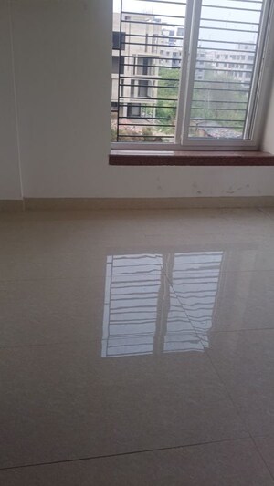 Room in 3 BHK Apartment at Kolkatta Gpo – for Sale