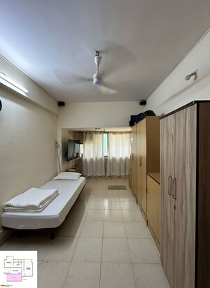 Room in 2 BHK Apartment at Vakola – for Rent