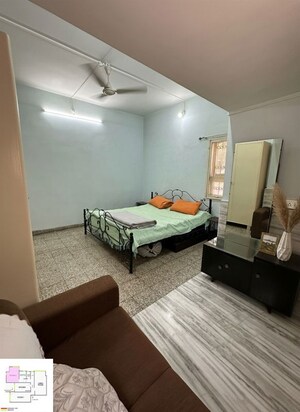 Bedroom in 2 BHK Apartment at Vakola – for Rent