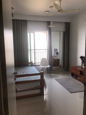 Room in 3 BHK Apartment at Rustomjee Urbania Azziano, Thane West – for Rent