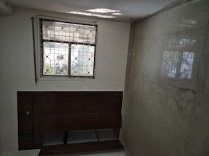 Room in 2.5 BHK Apartment at Mayur Vihar – for Rent