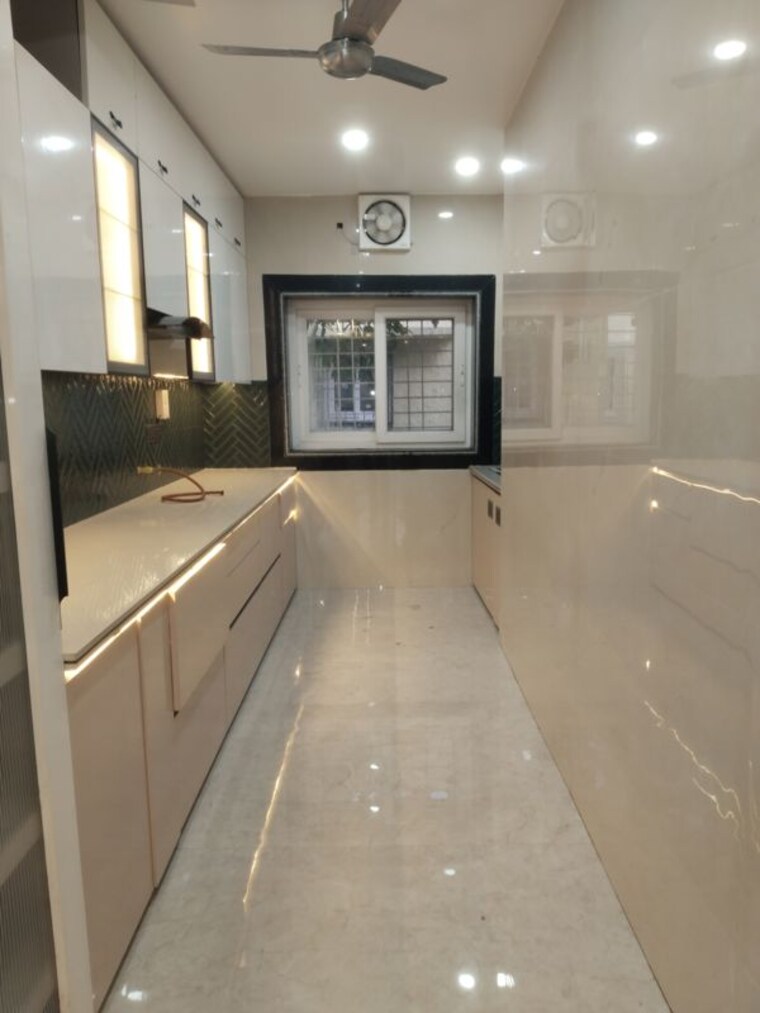 Kitchen, sarita vihar 3 Bedroom 1950 Sq.Ft. Apartment In Sarita Vihar Delhi 10558795