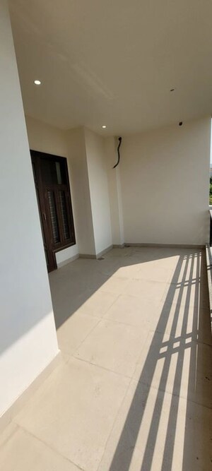 Room in 2 BHK Builder Floor at Amolik Aster Woods, Sector 98 – for Sale