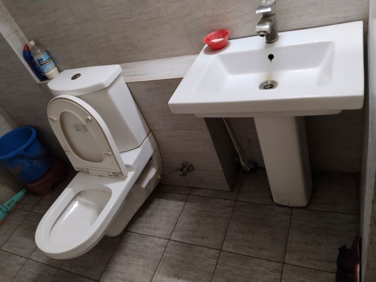 Bathroom, sunrakh bangar 1 Bedroom 529 Sq.Ft. Apartment In Sunrakh Bangar Vrindavan 10558820