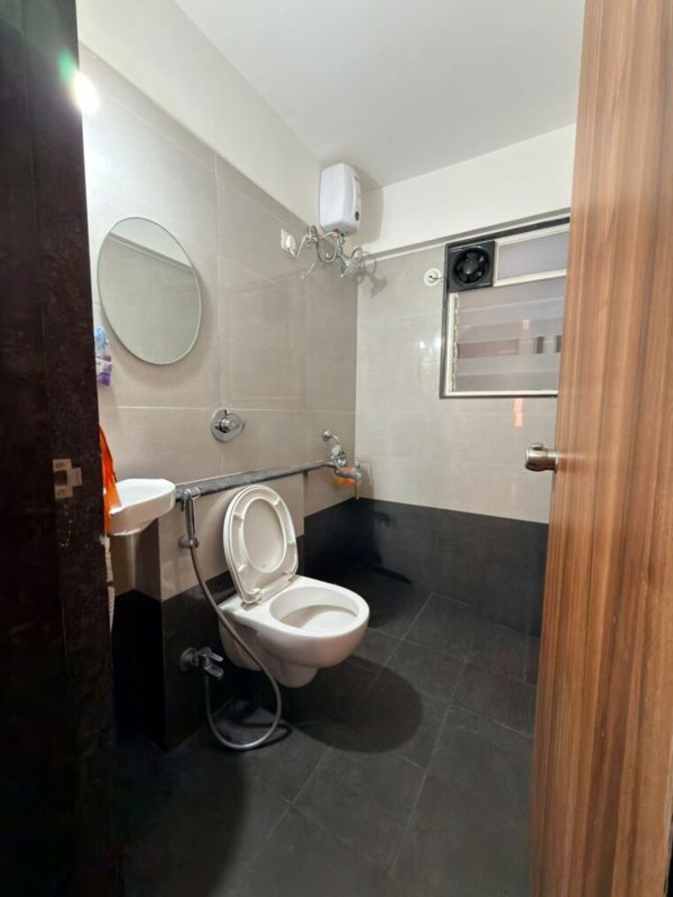 Bathroom, atul-westernhills 3 Bedroom 1230 Sq.Ft. Apartment In Baner Pune 10558842