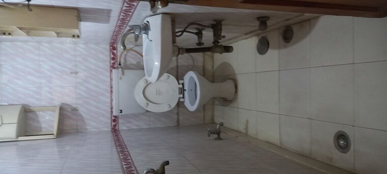 Bathroom, ip extension 1 Bedroom 700 Sq.Ft. Apartment In Ip Extension Delhi 10558829