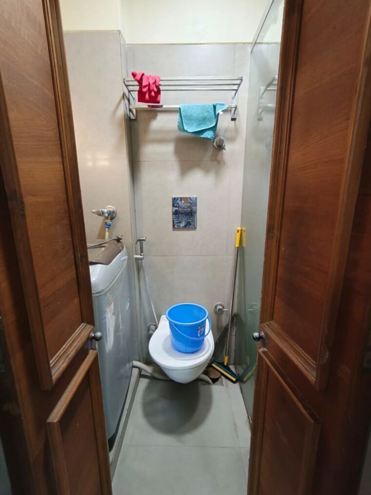 Bathroom, andheri east Pg For Girls In Andheri East 10558886