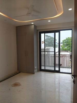 Room in 3 BHK Independent House at Sector 23 – for Rent