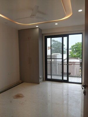 Room in 3 BHK Independent House at Sector 23 – for Rent