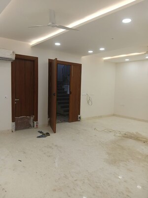 Room in 3 BHK Independent House at Sector 23 – for Rent
