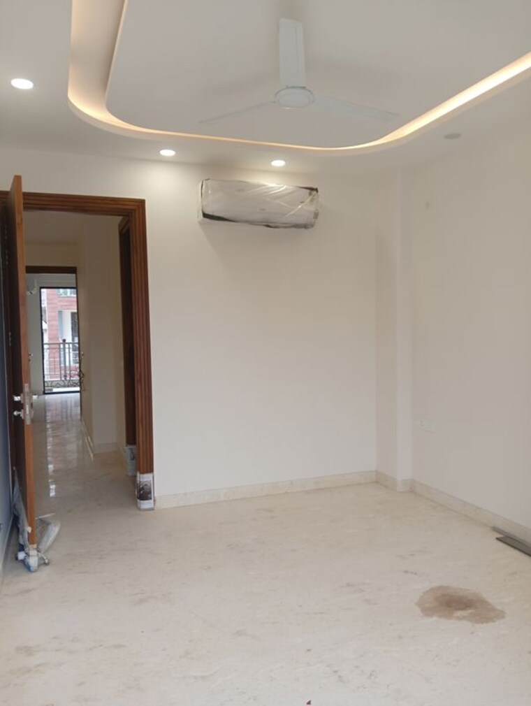 Room, sector 23 3 Bedroom 1920 Sq.Ft. Independent House In Sector 23 Gurgaon 10558888