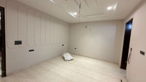 Room in 5 BHK Builder Floor at Sector 16 – for Sale