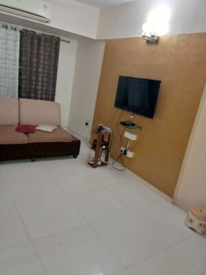 Room in 2 BHK Apartment at Vrindavan CHS Malad, Malad East – for Rent