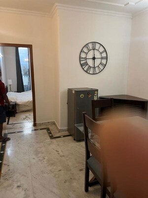 Bedroom in 3 BHK Builder Floor at Dlf Phase ii – for Rent