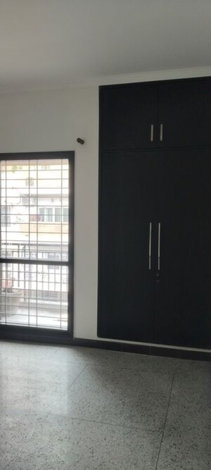 Room in 3 BHK Builder Floor at Sarita Vihar – for Rent