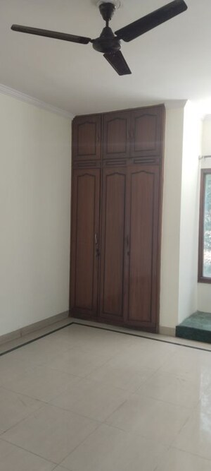 Room in 3 BHK Builder Floor at Sarita Vihar – for Rent