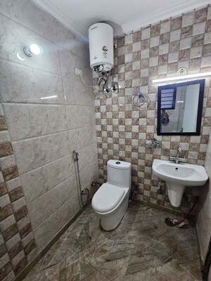 Bathroom in 3 BHK Apartment at Omaxe Plaza, Sector 49 – for Rent
