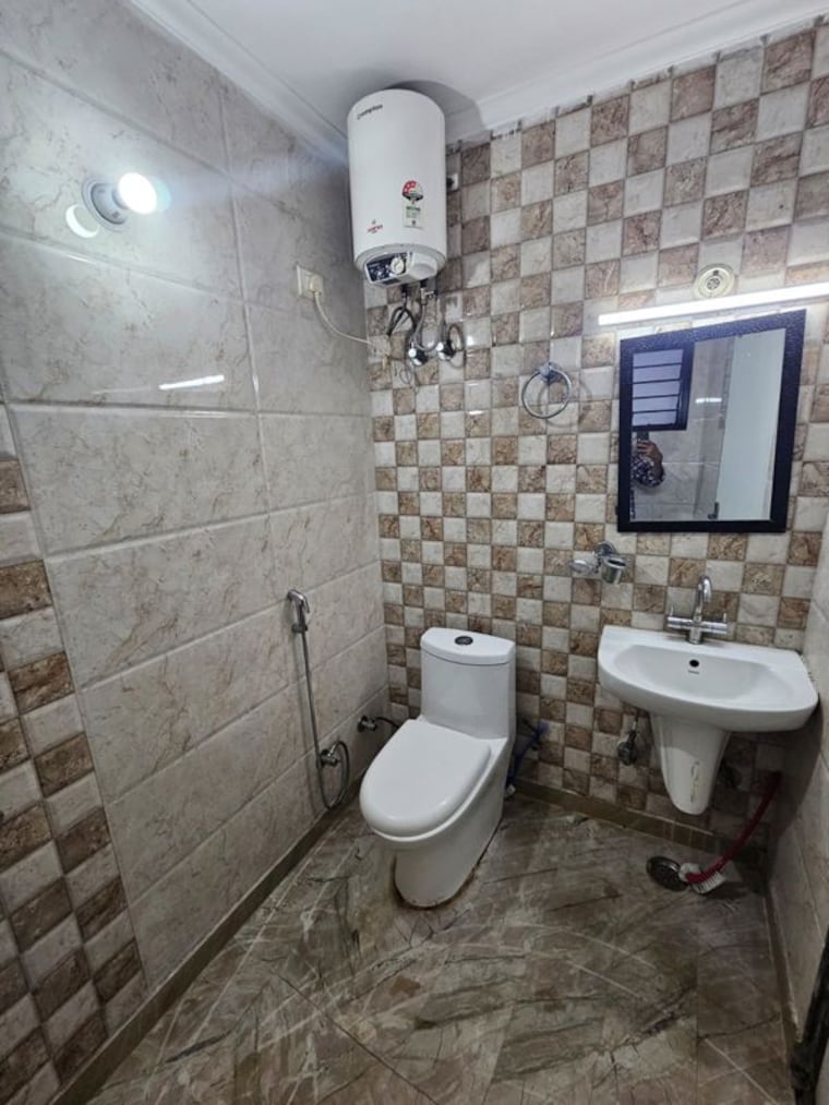 Bathroom, omaxe-plaza 3 Bedroom 2000 Sq.Ft. Apartment In Sector 49 Gurgaon 10559047