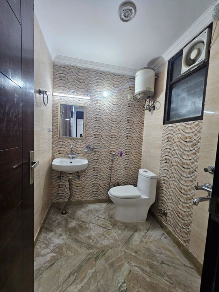 Bathroom, omaxe-plaza 3 Bedroom 2000 Sq.Ft. Apartment In Sector 49 Gurgaon 10559047