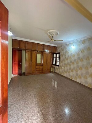 Room in 2 BHK Builder Floor at Cooke Town – for Rent