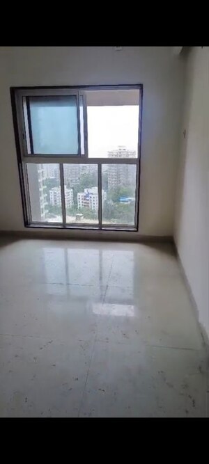 Room in 1.5 BHK Apartment at Parel – for Rent