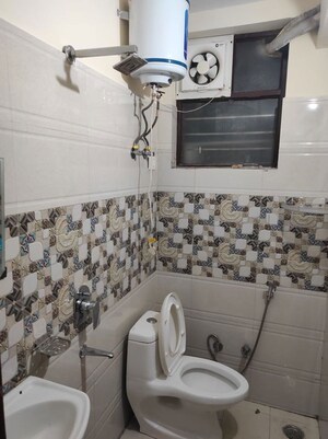 Bathroom in 1 RK Builder Floor at Kohli One Malibu Town Plot, Sector 47 – for Rent