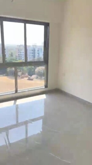 Room in 2 BHK Apartment at Veena Smart Homes, Kandivali West – for Rent