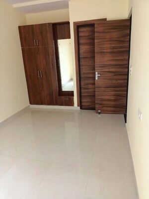 Room in 3 BHK Builder Floor at Thv Vihaan Villa, Sector 10 Greater Noida – for Rent