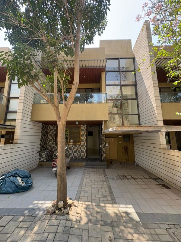 3 BHK 2300 Sq.Ft. Villa in Runal Gateway