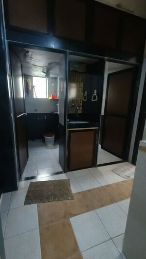 Bathroom in 1.5 BHK Apartment at Daulat Nagar – for Sale