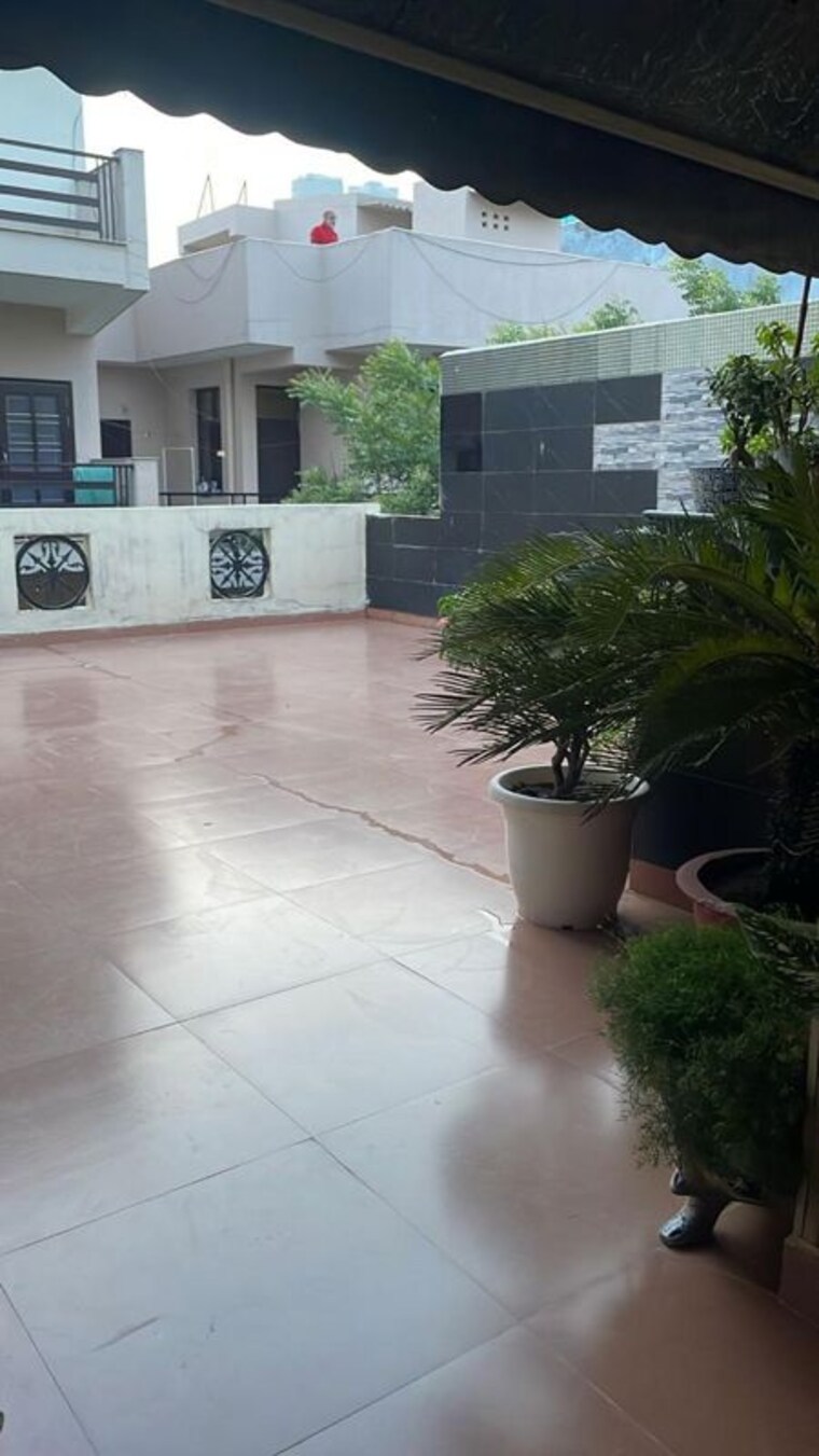 Balcony, palam vihar 6+ Bedroom 3900 Sq.Yd. Independent House In Palam Vihar Gurgaon 10559246