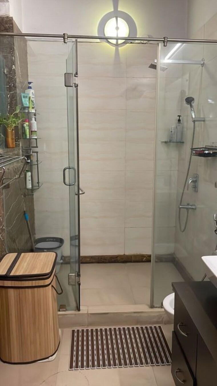 Bathroom, palam vihar 6+ Bedroom 3900 Sq.Yd. Independent House In Palam Vihar Gurgaon 10559246