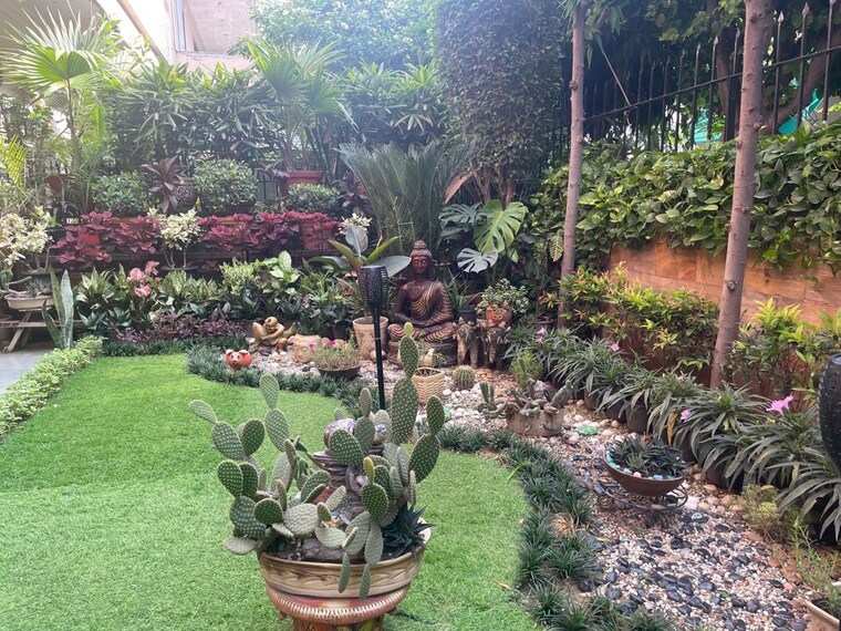 Garden, palam vihar 6+ Bedroom 3900 Sq.Yd. Independent House In Palam Vihar Gurgaon 10559246