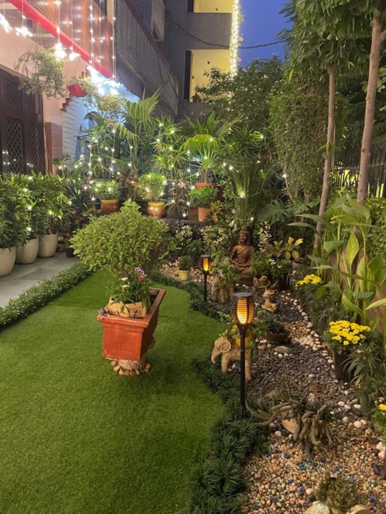 Garden, palam vihar 6+ Bedroom 3900 Sq.Yd. Independent House In Palam Vihar Gurgaon 10559246