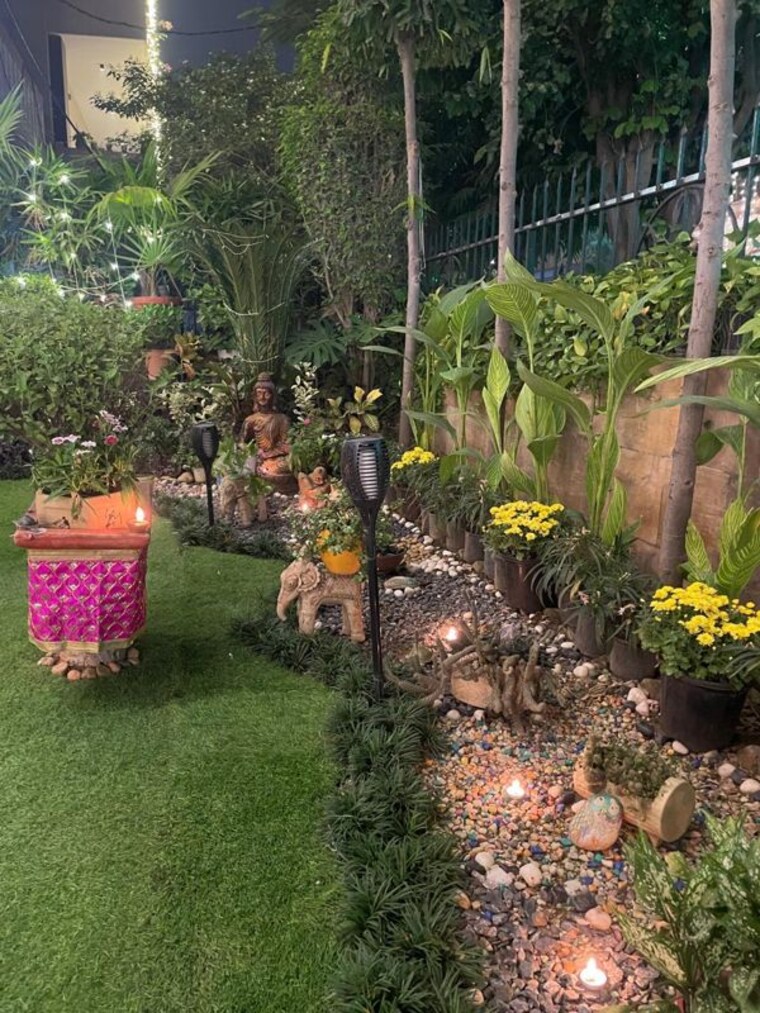Garden, palam vihar 6+ Bedroom 3900 Sq.Yd. Independent House In Palam Vihar Gurgaon 10559246
