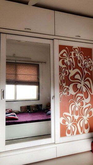 Furnished Amenities in 1 BHK Apartment at Madhuban Colony – for Sale