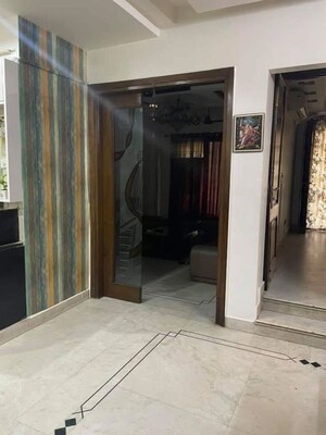 3 BHK Builder Floor – Entrance View at Kalkaji - for Rent