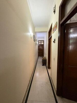 2 BHK Builder Floor – Entrance View at Nehru Enclave - for Rent