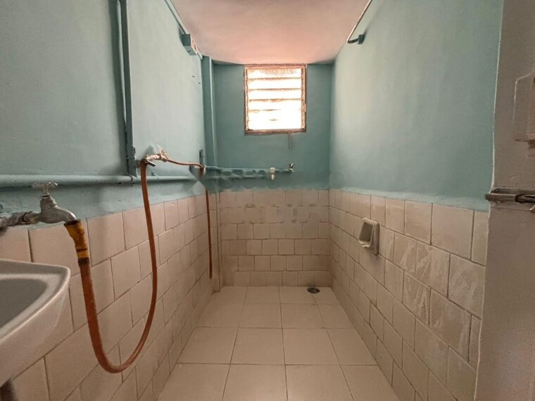 Bathroom, arunodaya-chs 2 Bedroom 910 Sq.Ft. Apartment In Andheri East Mumbai 10559337