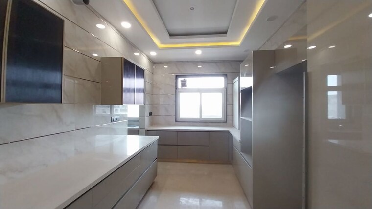 Kitchen, swaran-nagri 4 Bedroom 356 Sq.Yd. Builder Floor In Sector 31 Faridabad 10559408