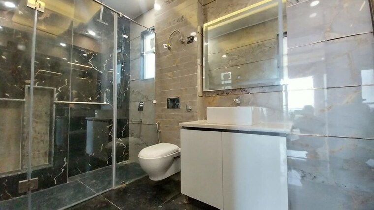 Bathroom, swaran-nagri 4 Bedroom 356 Sq.Yd. Builder Floor In Sector 31 Faridabad 10559408