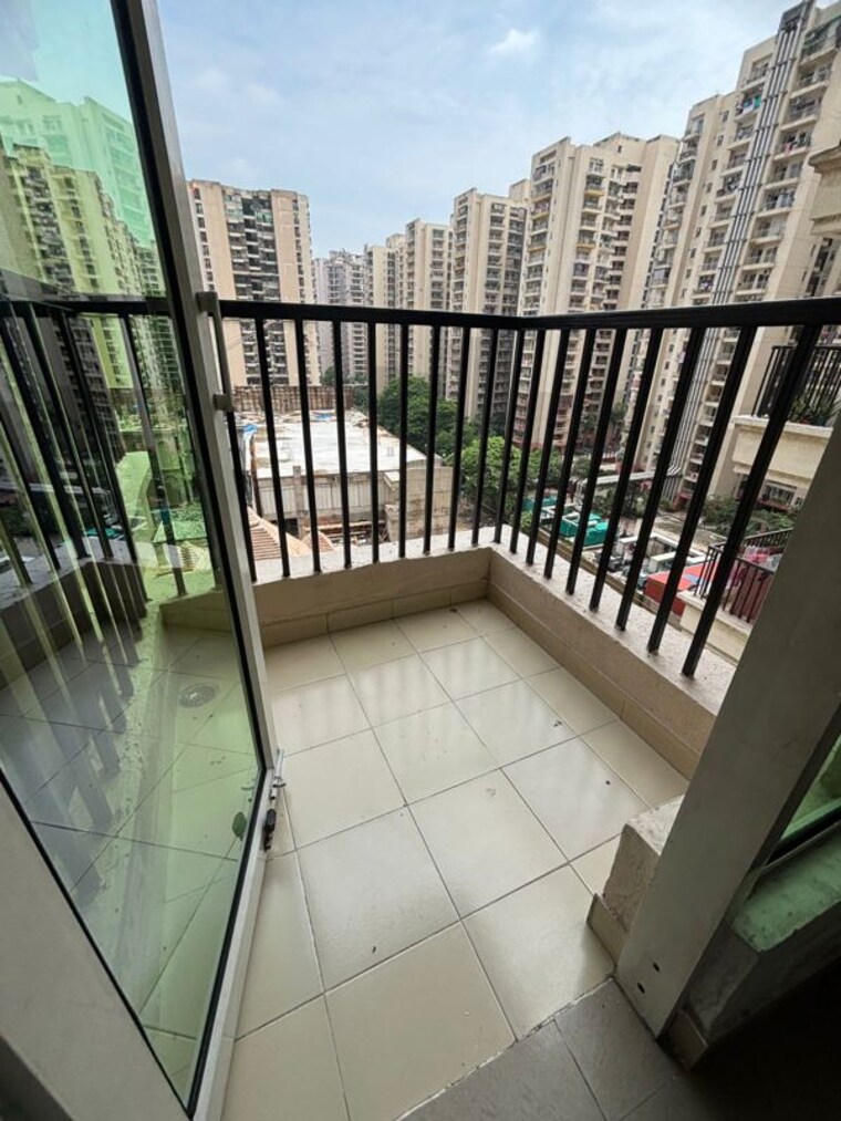 Balcony, gaur-city-2-12th-avenue 2.5 Bedroom 1225 Sq.Ft. Apartment In Sector 16c Greater Noida Greater Noida 10559422