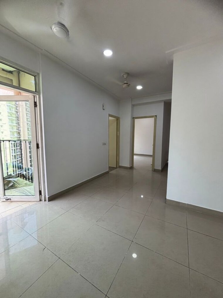 Room, gaur-city-2-12th-avenue 2.5 Bedroom 1225 Sq.Ft. Apartment In Sector 16c Greater Noida Greater Noida 10559422