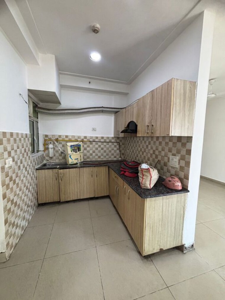 Kitchen, gaur-city-2-12th-avenue 2.5 Bedroom 1225 Sq.Ft. Apartment In Sector 16c Greater Noida Greater Noida 10559422