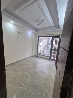 Room in 2 BHK Builder Floor at Sector 52 – for Rent