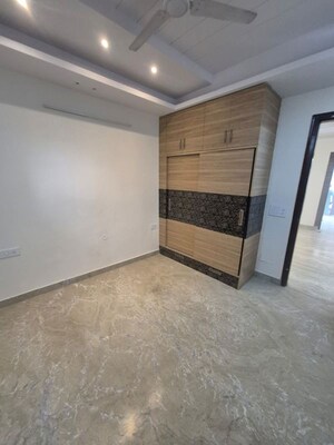 Room in 2 BHK Builder Floor at Sector 52 – for Rent