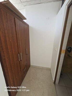 Room in 2 BHK Builder Floor at Sector 52 – for Rent