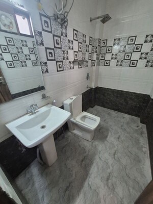 Team Area in 2 BHK Builder Floor at Sector 52 – for Rent