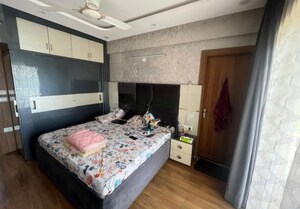 Bedroom in 4 BHK Apartment at Experion Capital, Gomti Nagar – for Rent
