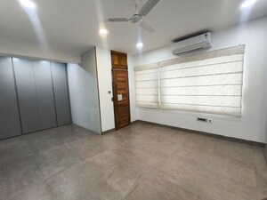 Room in 3 BHK Apartment at Trendset Winz, Nanakramguda – for Rent